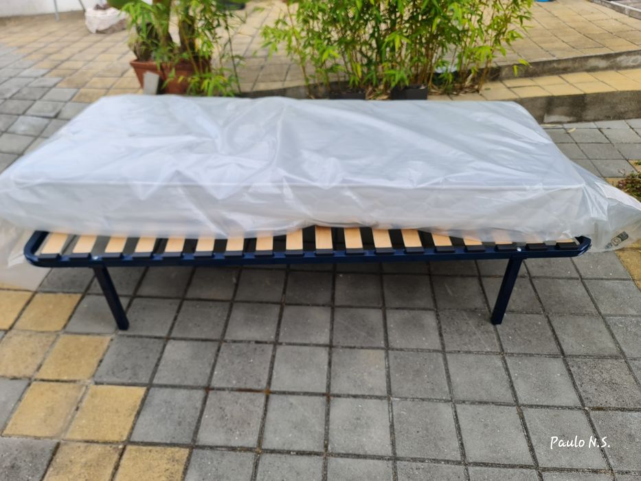 Estrados e colchão, novos