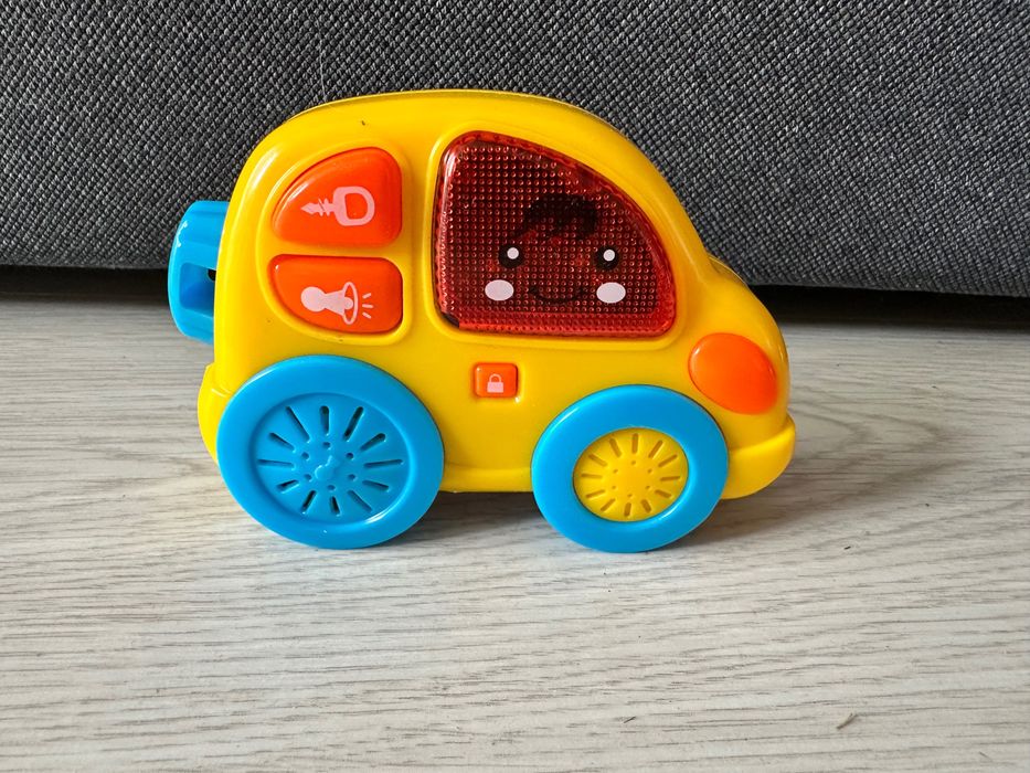 Mały interaktywny samochód. Muzyka, dźwiek. Polecam!