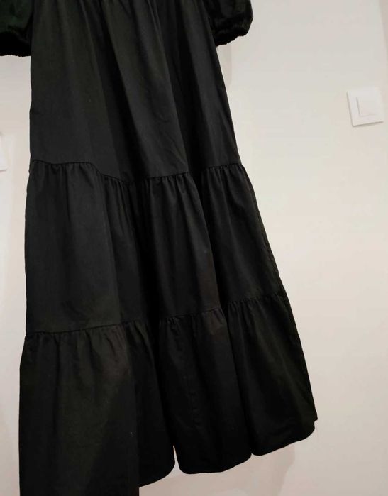 Zara czarna długa sukienka z popeliny falbany M
