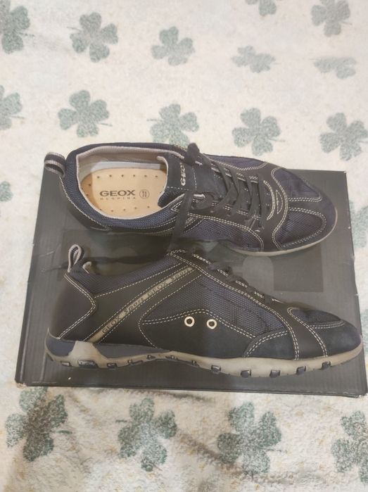 Кроссовки        .