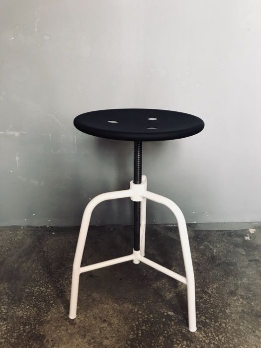 Taboret Loft medyczny lekarski stołek metalowy INDUSTRIALNY na gwincie