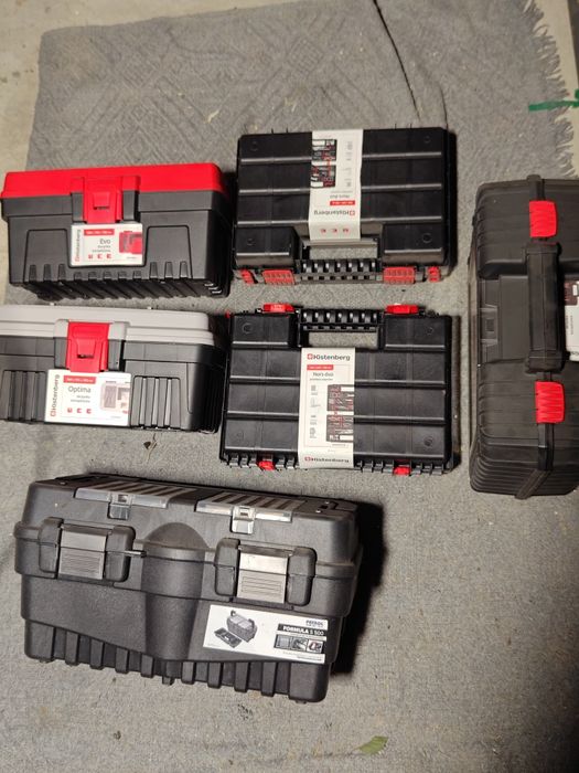 Pojemniki transportery kuwety skrzynki garaz