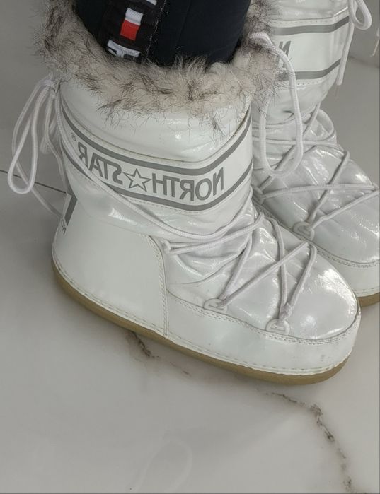 Moon Boot з написом NORTH STAR. Б/у
