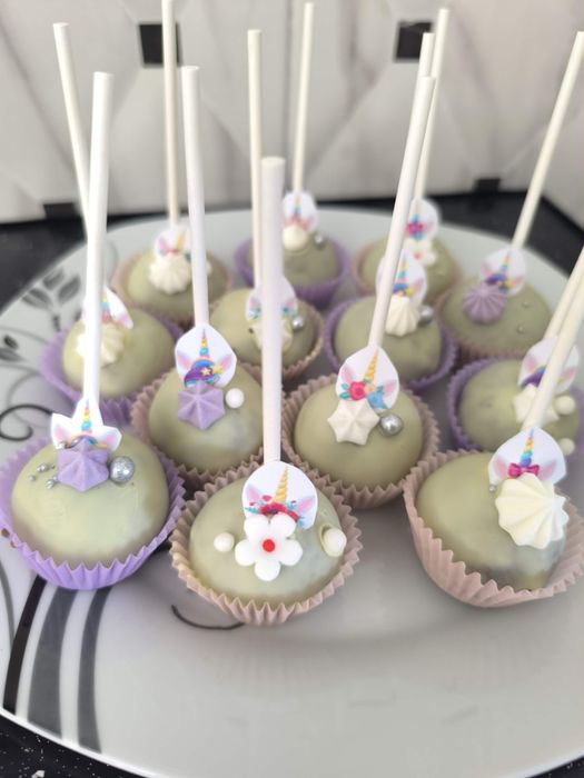 Cake pops, lizaki, ciastka na patyku