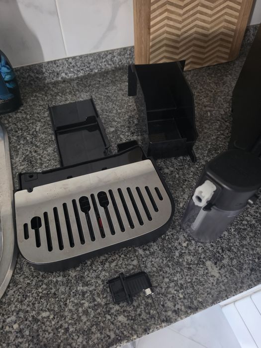 Máquina cafe delonghi magnifica evo