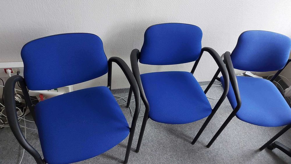 Krzesło konferencyjne Styl Arm z podłokietnikiem Nowy Styl granatowe