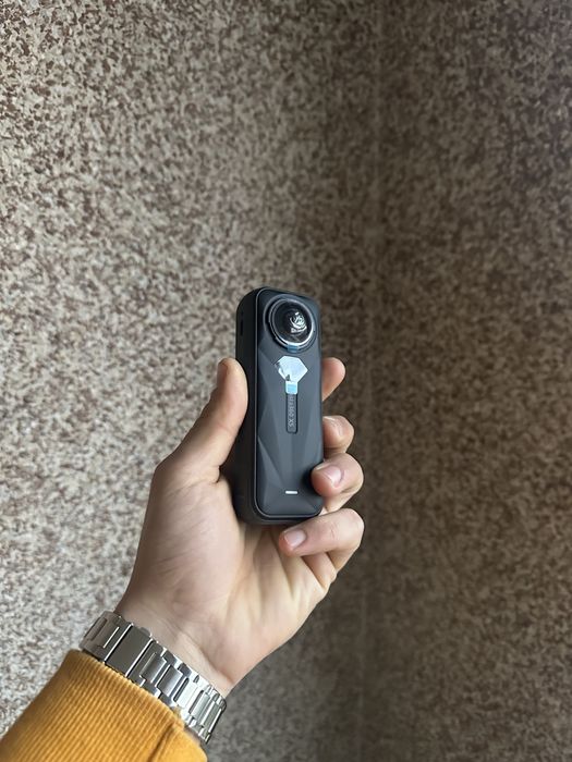 Новенька Insta 360 x5