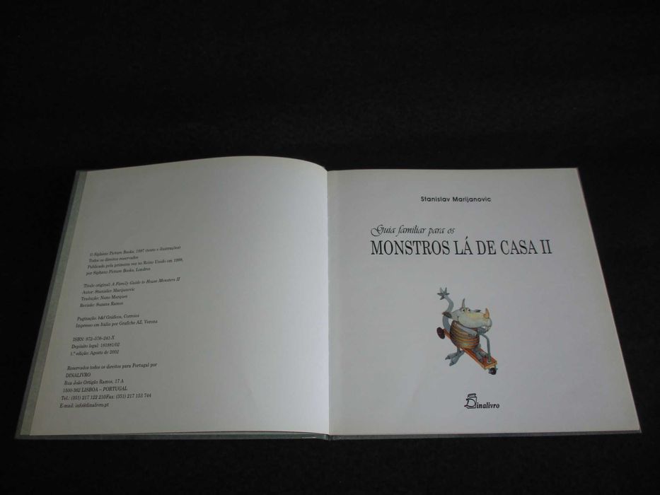 Livros Guia Familiar para os Monstros lá de Casa Marijanovic 2 volumes