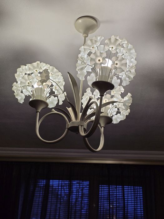 Люстра для комнаты