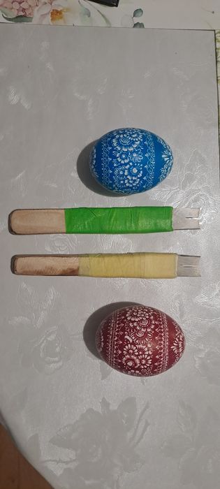 Nożyk  do skrobania jajek kroszonek.