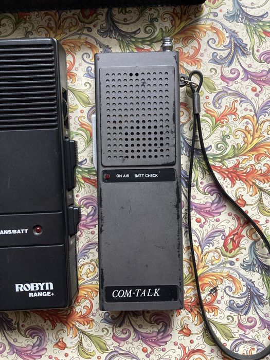 Vintage walkie talkie   Robyn,Com Talk