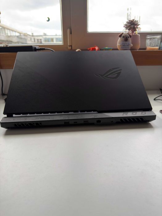 ASUS ROG Strix Scar 17 (G733QR)