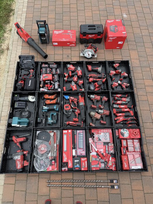 Sprzęt milwaukee m18/m12 oraz akcesoria przedstawione na zdjęciu na sprzedaż