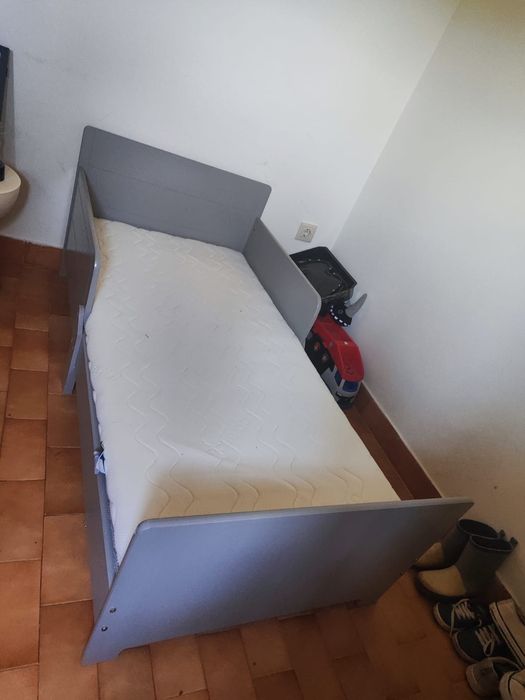 Cama criança com colchão