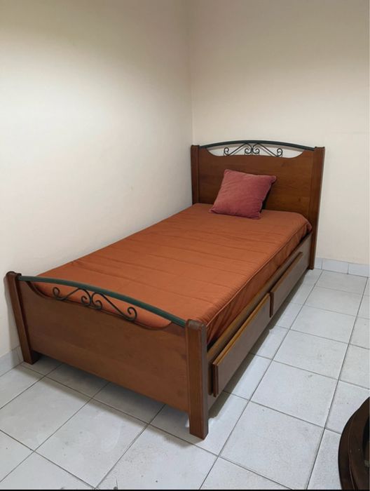 Cama de Solteiro de Madeira de Pinho