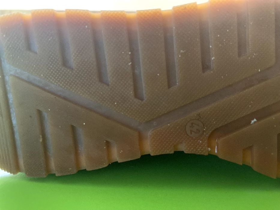 Продам кросівки чоловічі, нові, не підійшов розмір.