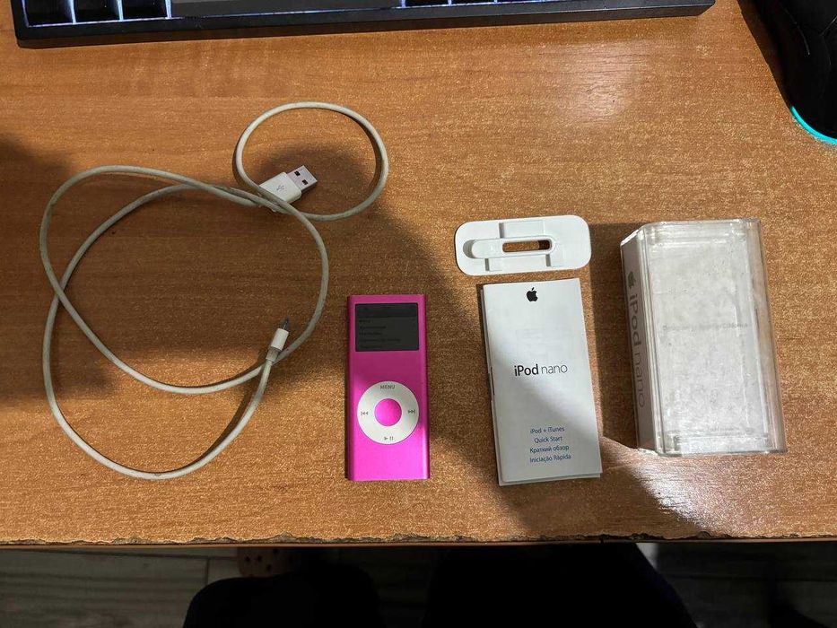 Apple iPod Nano Gen 2 4GB Коробка + аксесуари(окрім навушників)