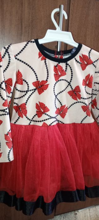 Плаття святкові на дівчинку