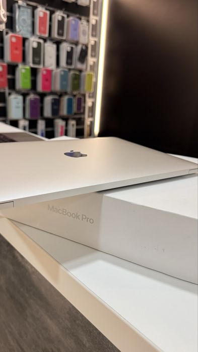 Macbook Pro 13 2020 256 Gb i5 8 Gb Silver