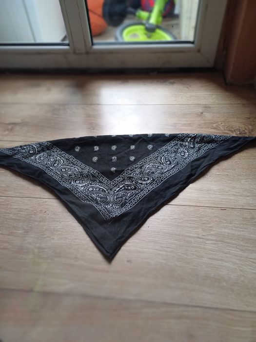 Chusta męska na twarz.