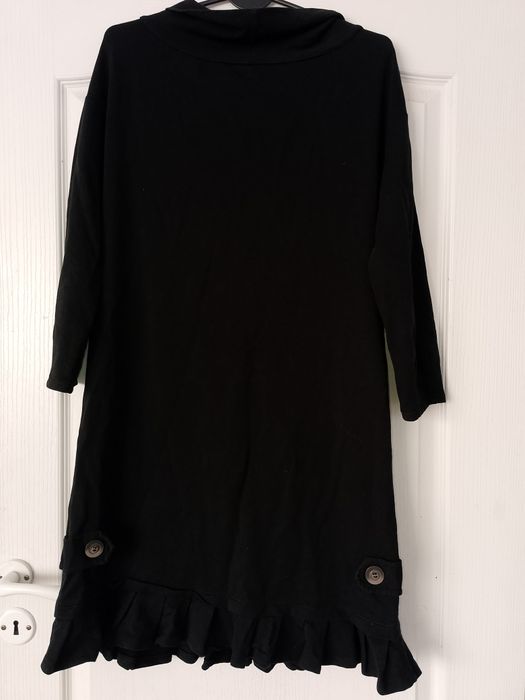 Sukienka damska czarna M/L z falbanką golf