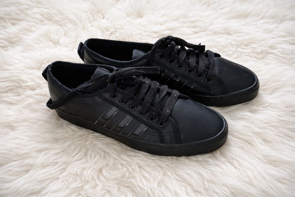 Adidas czarne sneakersy skóra naturalna r. 42