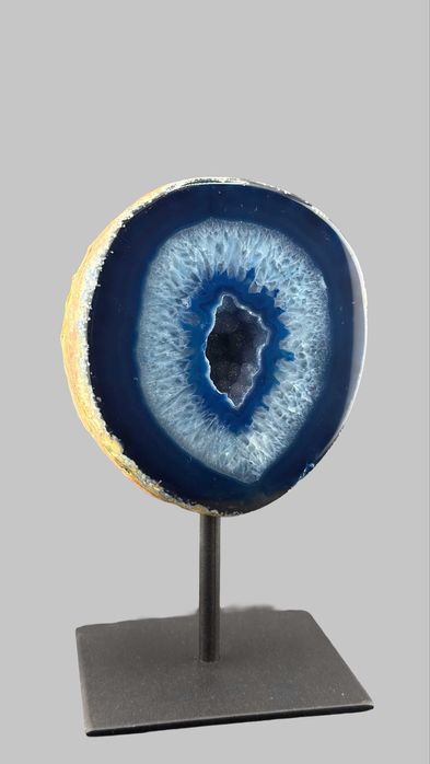 Agat Brazylijski na Stojaku – Unikatowa Dekoracja | 2 kg, 14 cm