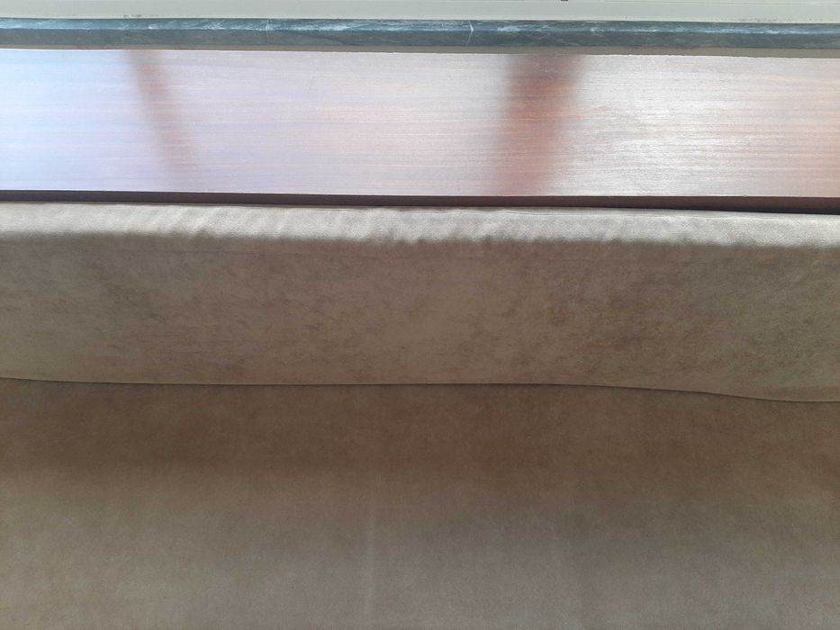 Sofá móvel com muito espaço de arrumação