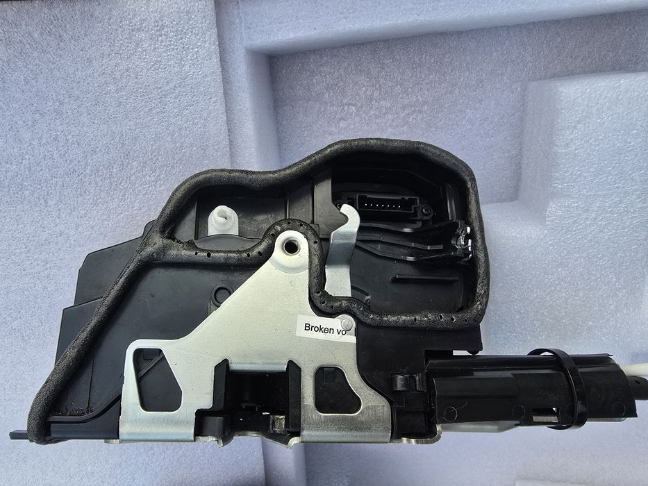 Дотяжка дверей з замком BMW F06