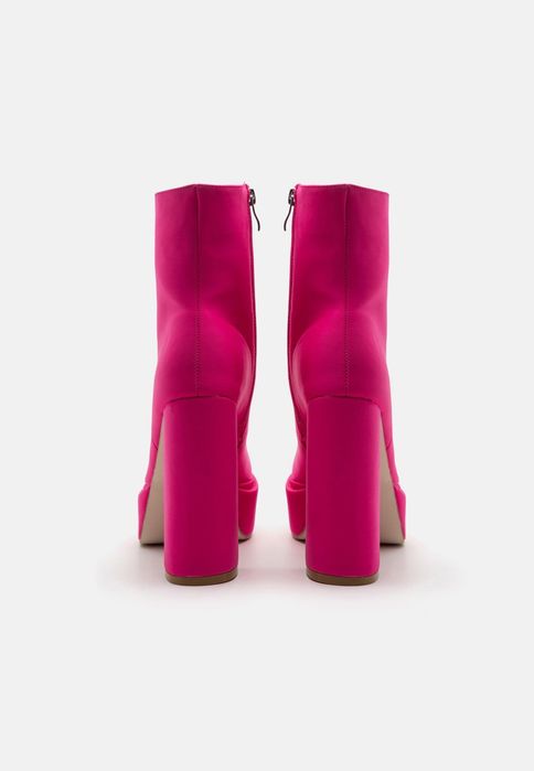 Botki hot pink na słupku Raid 36