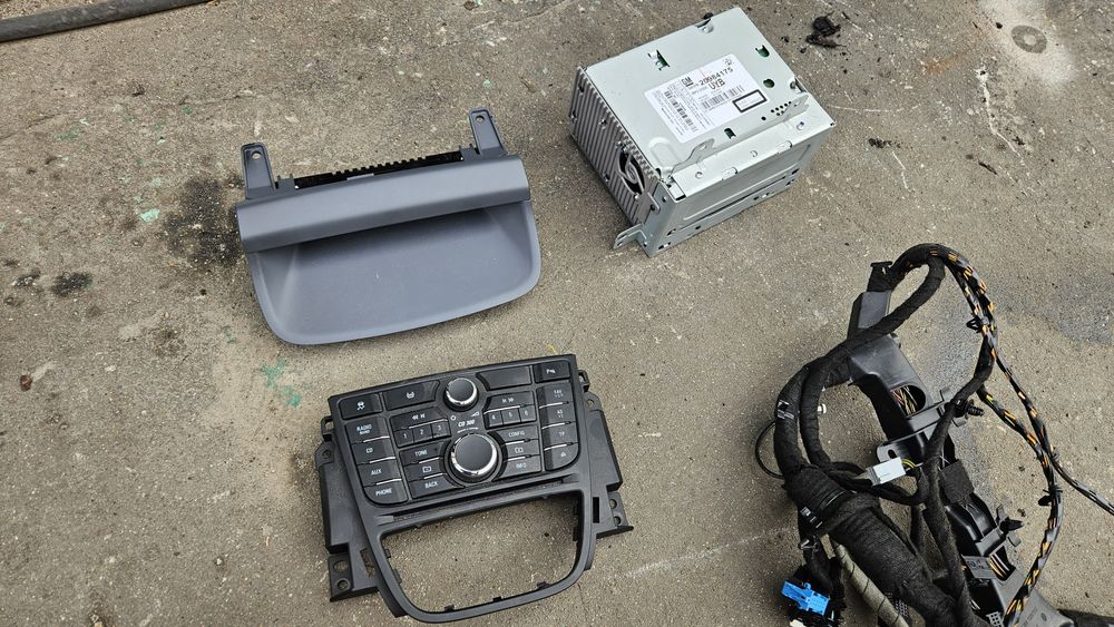 Radio cd300 cd 300 opel meriva b komplet z instalacją