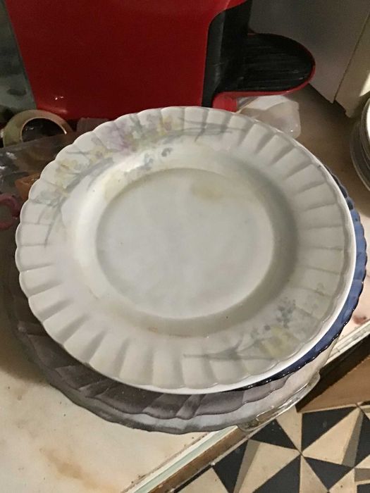 prato transparente de refeicao