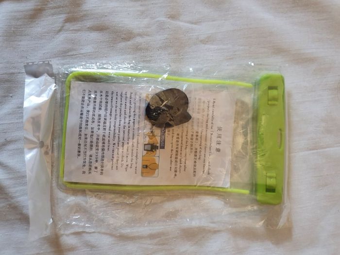 Продам новый водонепроницаемый защитный чехол для смартфона.