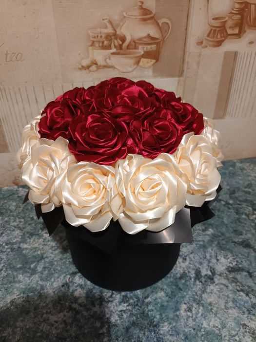 Букети з атласної стрічки під замовлення.