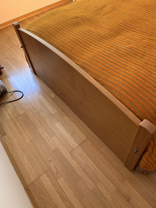 Mobília de quarto (cama de casal + colchão + mesas de cabeceira + cômoda)