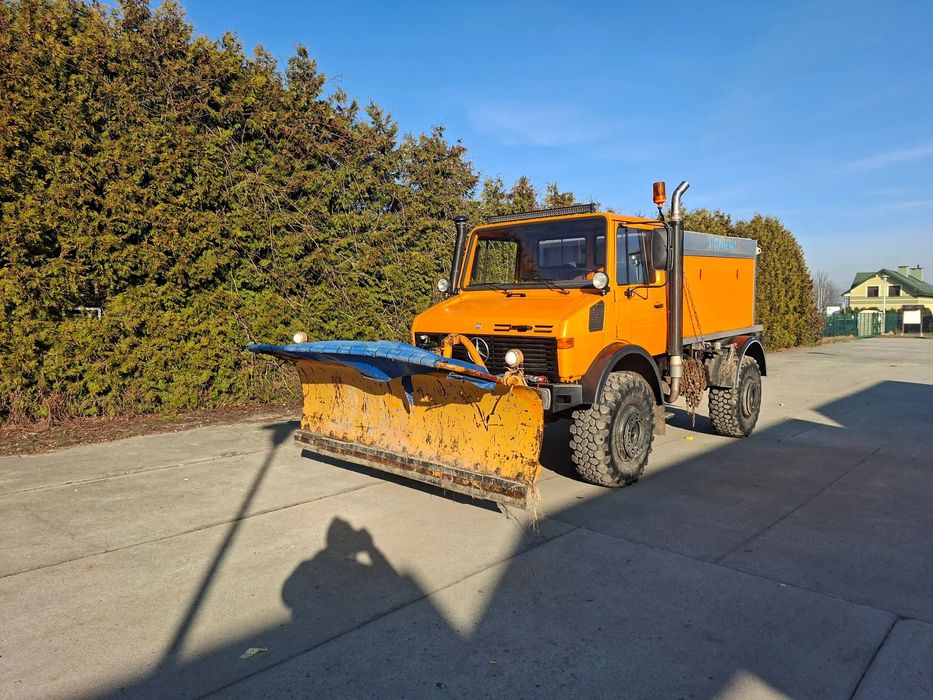 Mercedes-Benz Unimog  U1700 Ciągnik rolniczy stanie idealnym piaskarka nierdzewna 3m³