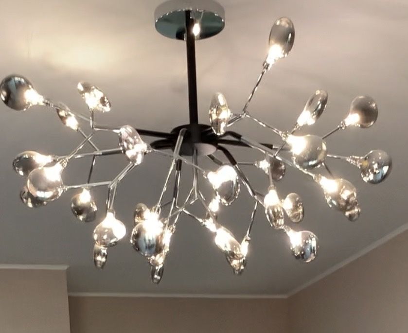 Люстра б/у  на 34 діодних лампочки