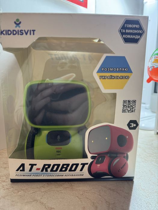 Розумний робот говорить та виконує команди