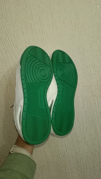 Білі кросовки Skechers 24 см