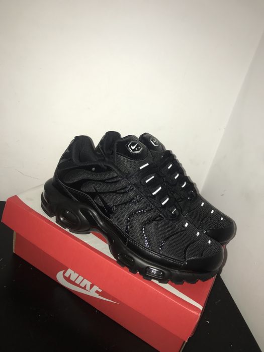 Nike tn all black