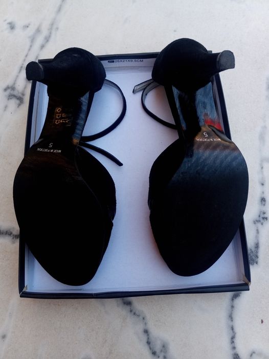 Sapatos de mulher n. 38