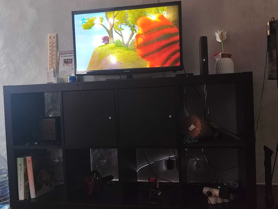 Móvel 8 cubos com 2 portas