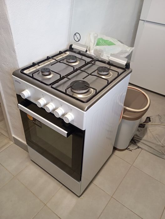 Fogão e bilha em ótimo estado