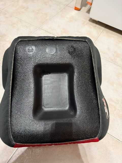 Assento elevatório auto