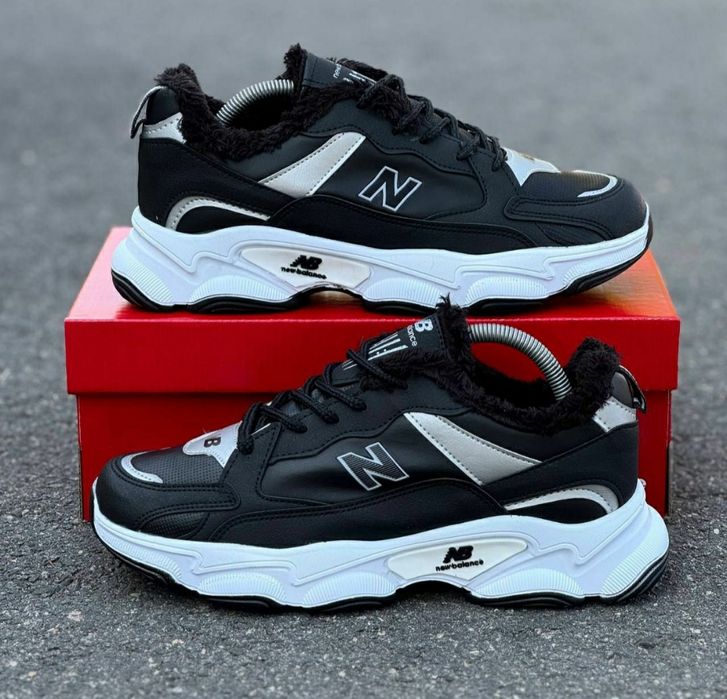 Продам НОВІ чоловічі кросівки