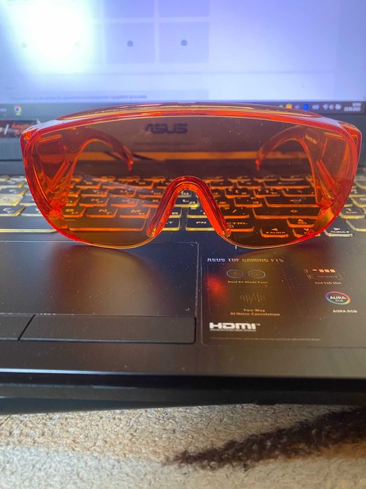 Окуляри захисні від УФ-випромінювання