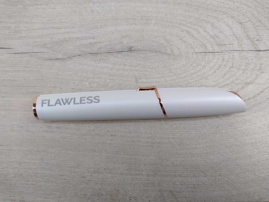 Finishing Touch Flawless Trymer do brwi OPIS