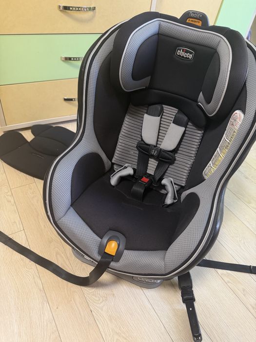 Автокрісло Chicco NextFit ZIP від 2,2 кг до 29,4 кг.