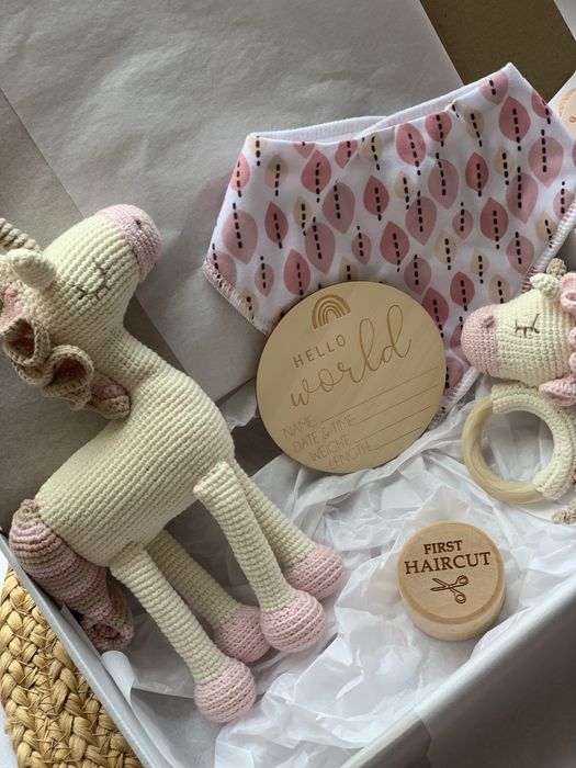 Подарунковий набір. Baby box. Іграшка. Брязкальце. Пелюшка. Тримач