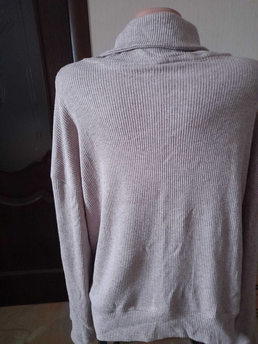 кофта на молнии. 48 р.